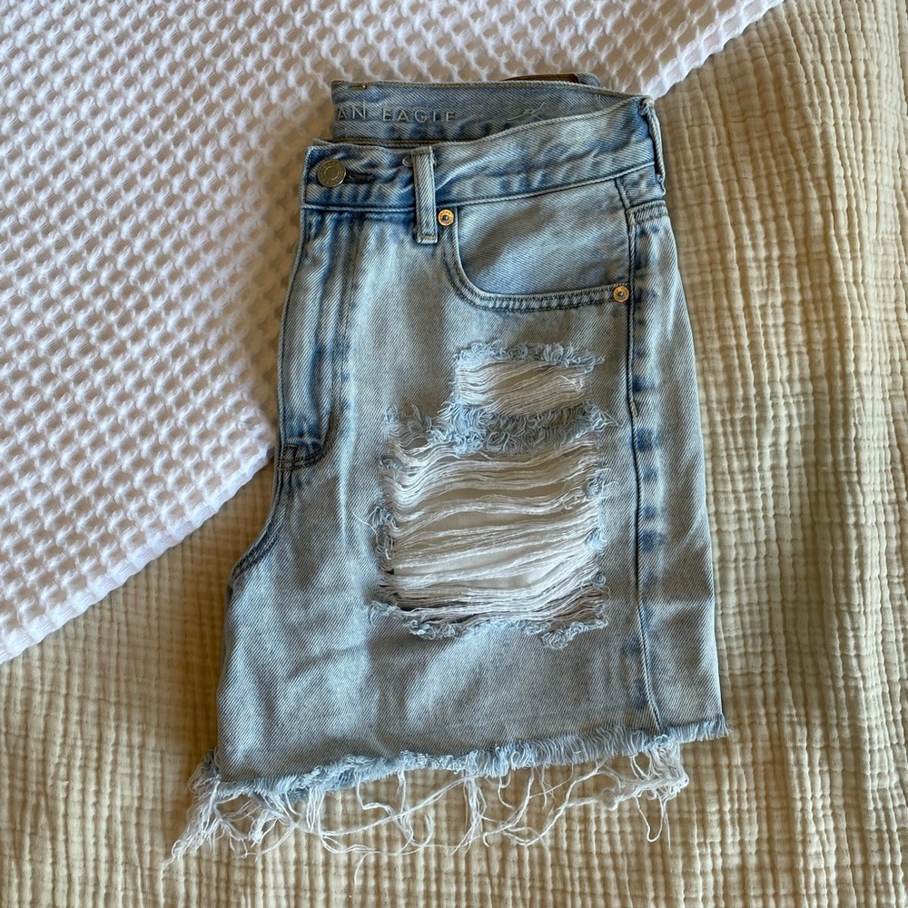 AE mom short